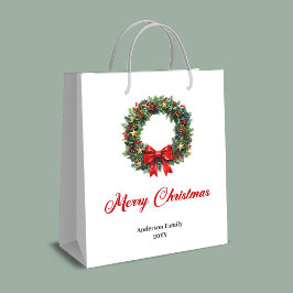 Classic Christmas wreath bag with berries and pine Mittlere Geschenktüte