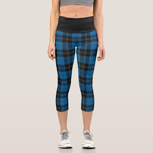 Classic Clan Ramsay Blue und Black Tartan Kariert Capri Leggings (Vorderseite)