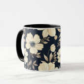 Classic Cream Flowers On Dark Navy Blue Background Tasse (Vorderseite Links)