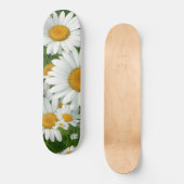 Classic daisy pattern white floral fields greenery skateboard (Vorderseite)