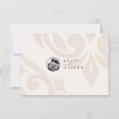Classic Damask Mahogany Ivory Foto Wedding RSVP (Rückseite)