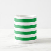 Classic dick grün und weiß, horizontal gestreift kaffeetasse (Mittel)
