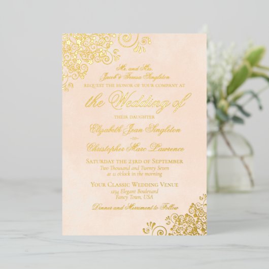 Classic Elegance Marbled Peach Formal Wedding Gold Folieneinladung (Stehend vorne)