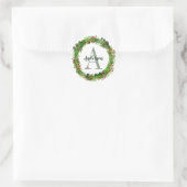 Classic Elegant Christmas Wreath Monogram Initial Runder Aufkleber (Tasche)