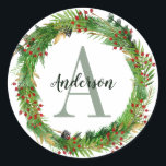 Classic Elegant Christmas Wreath Monogram Initial Runder Aufkleber<br><div class="desc">Das Design verfügt über einen handgezeichneten Weihnachtskranz,  Sie monogramm Initial und Name.</div>