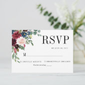 Classic Elegant Floral Burgundy Navy Blue Wedding RSVP Karte (Stehend Vorderseite)