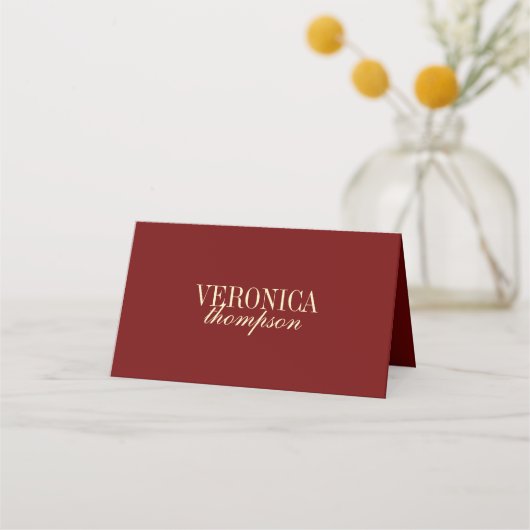 Classic Elegant Script Wine Red Wedding Platzkarte (Vorderseite)