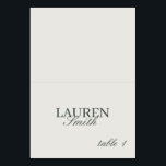 Classic Elegante Sage Wedding Platzkarte Tischnummer<br><div class="desc">Klassische Elegante Hochzeiten Platzkarten mit personalisiertem Salbeigrün Gastname und Tischnummer auf neutralem Farbhintergrund.</div>