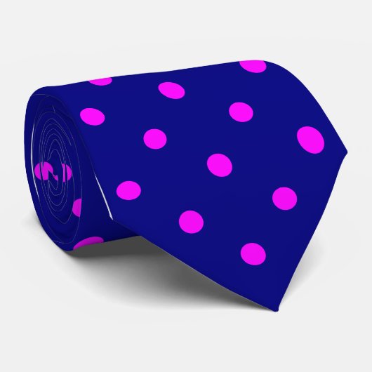 Classic Fuchsia Polka Dots on Navy Krawatte (Gerollt)