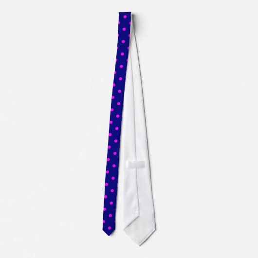 Classic Fuchsia Polka Dots on Navy Krawatte (Rückseite)