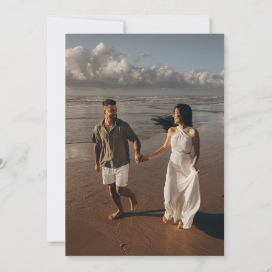 Classic Gold Greenery Foto Engagement Party Einladung (Rückseite)