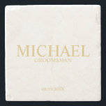 Classic Gold Personalisiert Trauzeuge Steinuntersetzer<br><div class="desc">Klassische Geschenke für Personalisierten Trauzeuge mit dem Namen,  dem Titel und dem Hochzeitsdatum des personalisierten Trauzeugen im klassischen Serif-Schriftart-Stil. Auch perfekt für Trauzeuge,  Vater der Braut und mehr. Bitte beachten Sie: Die Details der Folie werden im Kunstwerk simuliert. Bei der Herstellung dieses Produktes wird keine Folie verwendet.</div>