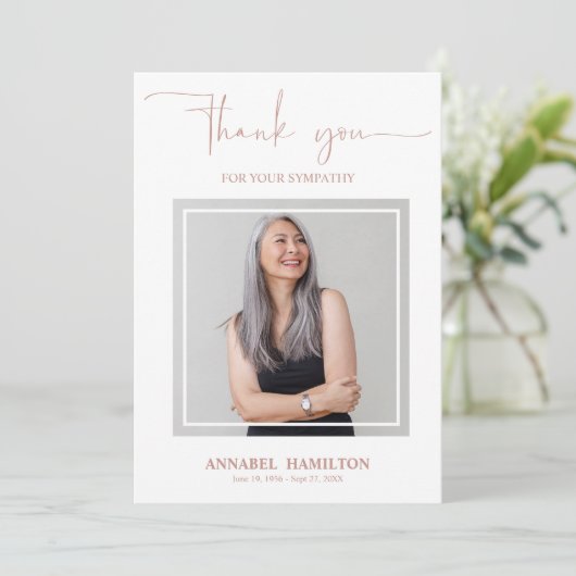 Classic Gold Script Beileid Vielen Dank Foto Einladung (Stehend Vorderseite)