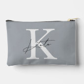 Classic Gray Monogram Bridesmaid-Geschenk Zubehörtasche (Rückseite)
