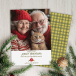 Classic Green Gingham Poinsettia 1 Foto Weihnachte Feiertagskarte<br><div class="desc">Dieses hübsche klassische Design besticht durch Foto und Gruß auf der Vorderseite und eine handgezeichnete Poinsettia und Gingham Karo für dieses gemütliche,  traditionelle Gefühl mit einem Hauch von Lustigkeit.</div>