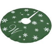Classic Green Monogram Snowflake Tree Skirt Polyester Weihnachtsbaumdecke (Schrägansicht)