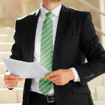 Classic Green und Navy Stripes Krawatte<br><div class="desc">Klassische Streifen,  die leicht personalisiert werden können für ein Familiengeschenk,  Hochzeitsgeschenke für Ihre Trauzeugen,  Firmenveranstaltungen,  etc.</div>