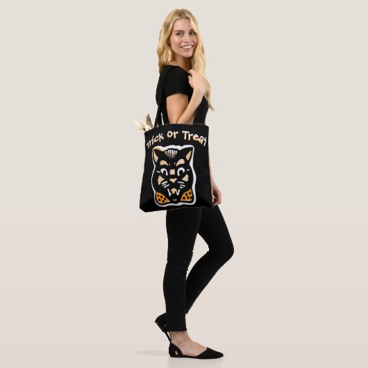 Classic Halloween Cat | Dunkler Trick oder Behandl Tasche (Am Model)