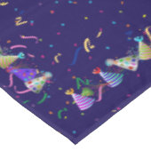 Classic Happy New Year - Confetti und Party Hats Tischdecke (Schrägansicht)