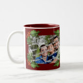 Classic Holly Border Christmas Photo Mug Zweifarbige Tasse (Links)