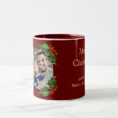 Classic Holly Border Christmas Photo Mug Zweifarbige Tasse (Mittel)