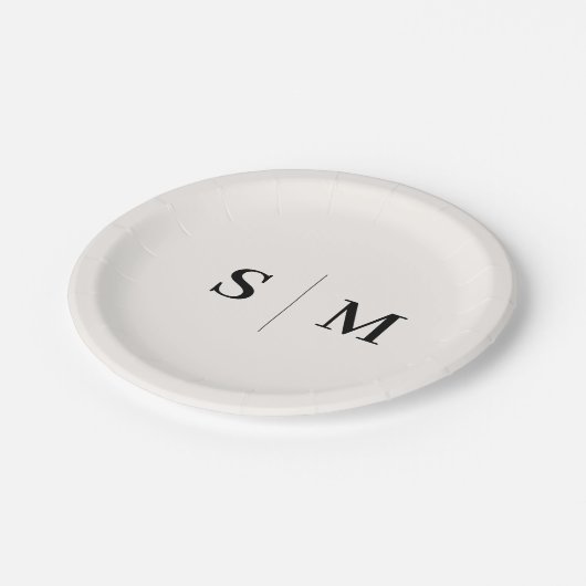Classic Ivory Monogram Wedding Pappteller (Schrägansicht)