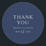 Classic Minimal Navy Blue Silver Vielen Dank für I Runder Aufkleber<br><div class="desc">Dieses klassische, marineblau blaue Silber-Dankeschön für die Hochzeit klassischen Rundaufkleber ist ideal für eine einfache moderne romantische und elegante Hochzeit. Die dunkelmarineblaue Farbpalette und die minimale Vintage Typografie verleihen ihr eine elegante formale Touch. Das Design ist flexibel und eignet sich perfekt für einen zeitgenössischen Abend, Frühjahr, Herbst, Sommer oder Winterhochzeit....</div>