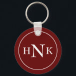 Classic Monogram Initials Red Schlüsselanhänger<br><div class="desc">Monogram Schlüsselanhänger mit klassischem Runddesign und anpassbaren Initialen. Mit weißen Typografie-Buchstaben können Sie eigene Informationen hinzufügen. Ein einfaches Geschenk für jemanden,  der etwas Besonderes ist.</div>
