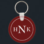 Classic Monogram Initials Red Schlüsselanhänger<br><div class="desc">Monogram Schlüsselanhänger mit klassischem Runddesign und anpassbaren Initialen. Mit weißen Typografie-Buchstaben können Sie eigene Informationen hinzufügen. Ein einfaches Geschenk für jemanden, der etwas Besonderes ist.</div>