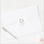 Classic Monogram Wappen Wedding Umschlag Aufkleber<br><div class="desc">Elegantes Schwarz-Weiß-Wappen mit Blumenmuster Hochzeit klassische Umschlag Aufkleber Aufkleber.</div>