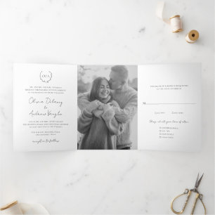 Classic Monogram Wreath Wappen Elegante Hochzeit Dreifach Gefaltete Einladung