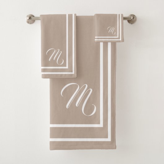 Classic Monogrammiertes Taupe/White Bath Set (Insitu)
