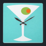 Classic Movie Martini Wall Clock Quadratische Wanduhr<br><div class="desc">This Classic Movie Martini Wall Clock features a turquoise background and the white silhouette of a martini glass. Inside the glass is a glorious green olive with an orange pimento. This is a fun wall clock for everyone who wishes they were a character in a classic movie. Shaken not stirred,...</div>