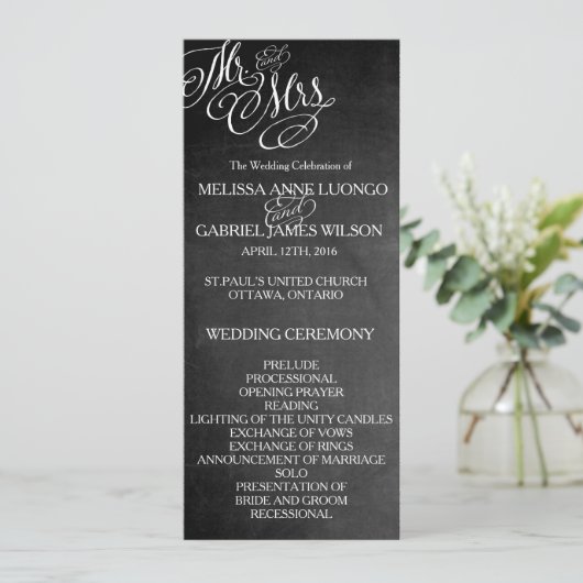 Classic Mr. & Mrs. Wedding Program Chalkboard Programm (Stehend Vorderseite)