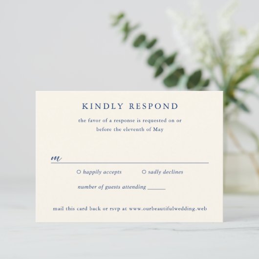Classic Navy and Cream Elegant Wedding RSVP Karte (Stehend Vorderseite)