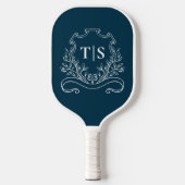 Classic Navy Blue Monogram Custom Initial Crest Pickleball Schläger (Vorderseite)