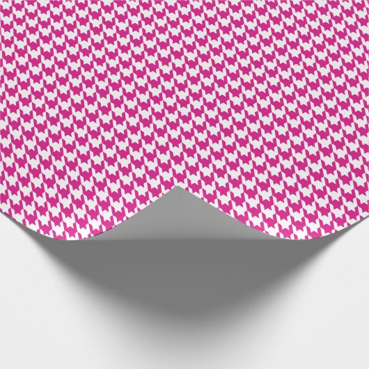Classic Pink and White Houndstooth Pattern  Geschenkpapier (Ecke)