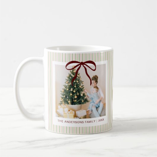 Classic Pink Green Stripes Red Bow Christmas Kaffeetasse (Links)