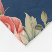 Classic Pink Roses Floral on a Blue Background Fleecedecke (Ecke)