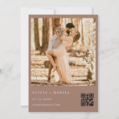 Classic QR Code Wappen Mocha Brown Foto Wedding Einladung (Rückseite)