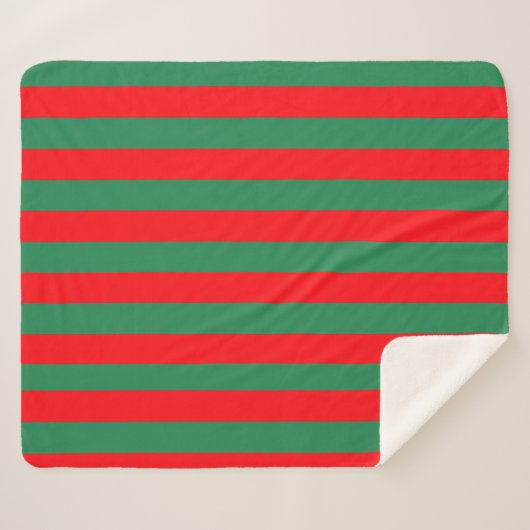 Classic Red and Green Christmas Stripes Sherpadecke (Vorderseite (Horizontal))