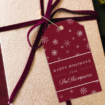 Classic Red Christmas Snowflakes Happy Holidays Geschenkanhänger<br><div class="desc">Weihnachtsgeschenktafeln mit minimalem klassischem Design,  mit winterweißen Schneeflocken und individuelle Name.</div>