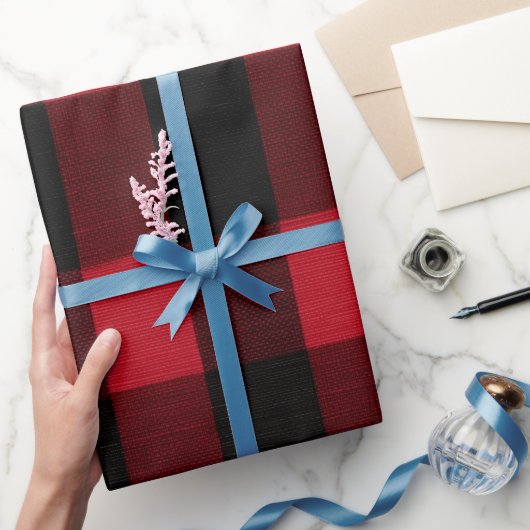 Classic Rustic Red Black Crimson Plaid Pattern Geschenkpapier (Schenken)