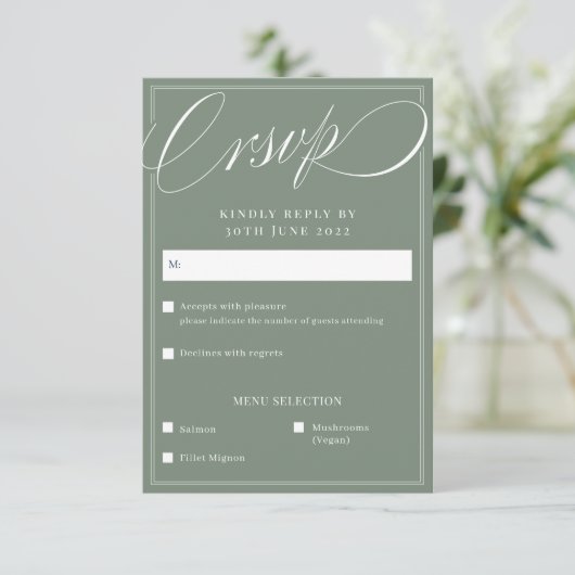 Classic Sage Elegante Script Calligrafy Wedding RSVP Karte (Stehend Vorderseite)