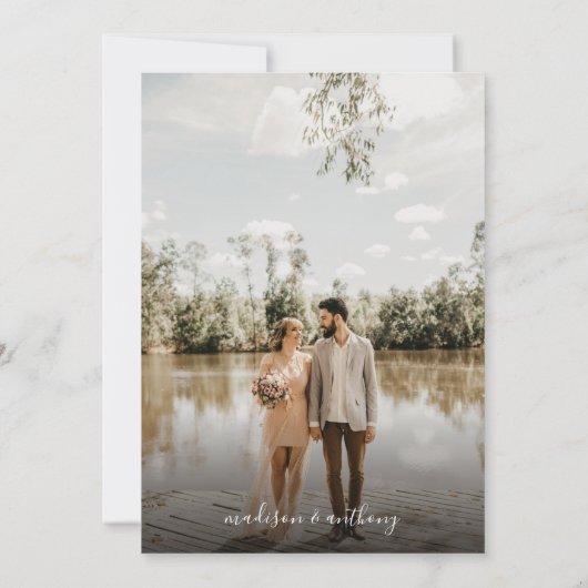 Classic Sage Green Budget Script Foto Hochzeit Einladung (Rückseite)