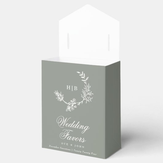 Classic Sage Green Monogram Floral Wedding Welcome Geschenkschachtel (Geöffnet)