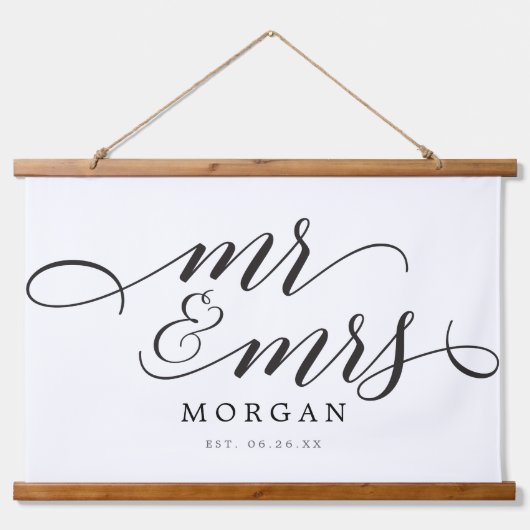 Classic Script Mr. & Mrs. Wedding Sign Banner Wandteppich Mit Holzrahmen (Vorne)