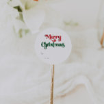 Classic Simple Merry Christmas Geschenk Runder Aufkleber<br><div class="desc">Feiern Sie die Saison mit diesem einzigartigen, klassischen Merry Christmas Geschenk Klassiker Rundaufkleber mit einer Touch Vintagen Charmes. Das minimalistische Design präsentiert eine elegante Rot-Grün-Farbpalette, die den gemütlichen Geist des Winters widerspiegelt. Seine moderne und lustige Anziehungskraft, gepaart mit der traditionellen Formulierung, schafft ein perfektes Gleichgewicht zwischen Kühnheit und Klasse. Die...</div>