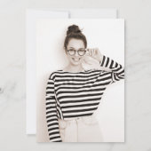 Classic Striped Elegance Script Photo Graduation Einladung (Rückseite)