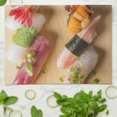 Classic Sushi Assortment on Wood Geschirrtuch (Gefaltet)